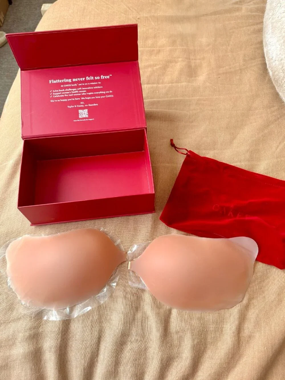 CAKES BODY Cleavage Reusable Stick-On Push-Up Bra - Size XXL